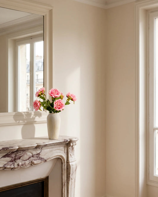 bouquet de fleurs artificielles roses offert pour un anniversaire de femme