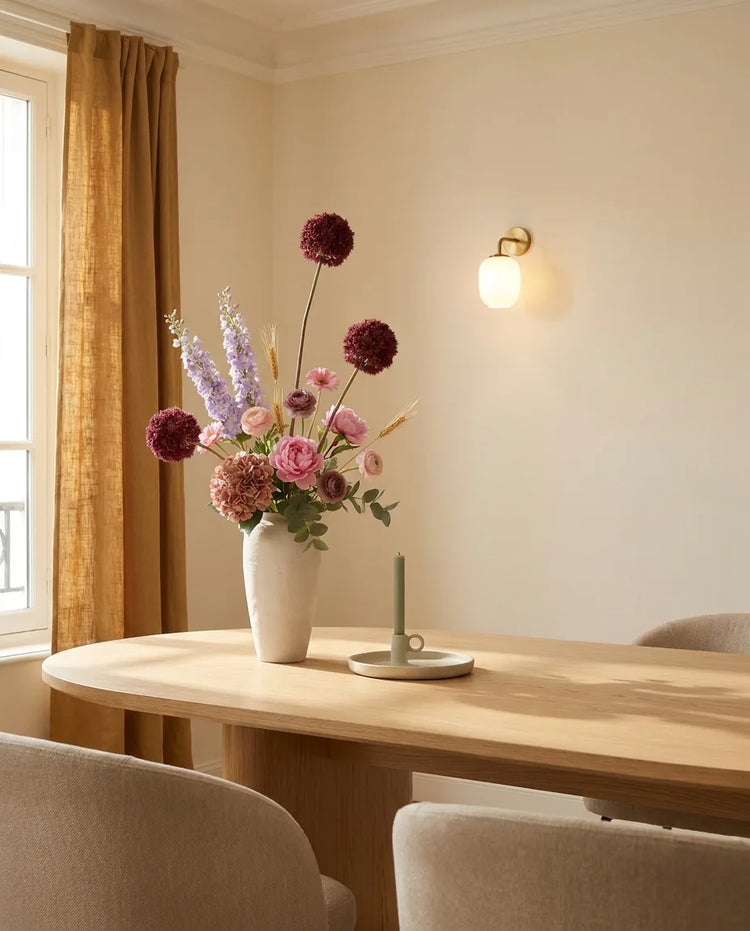 Bouquet de fleurs artificielles — Fête des Fleurs XL — sur une table de salle à manger