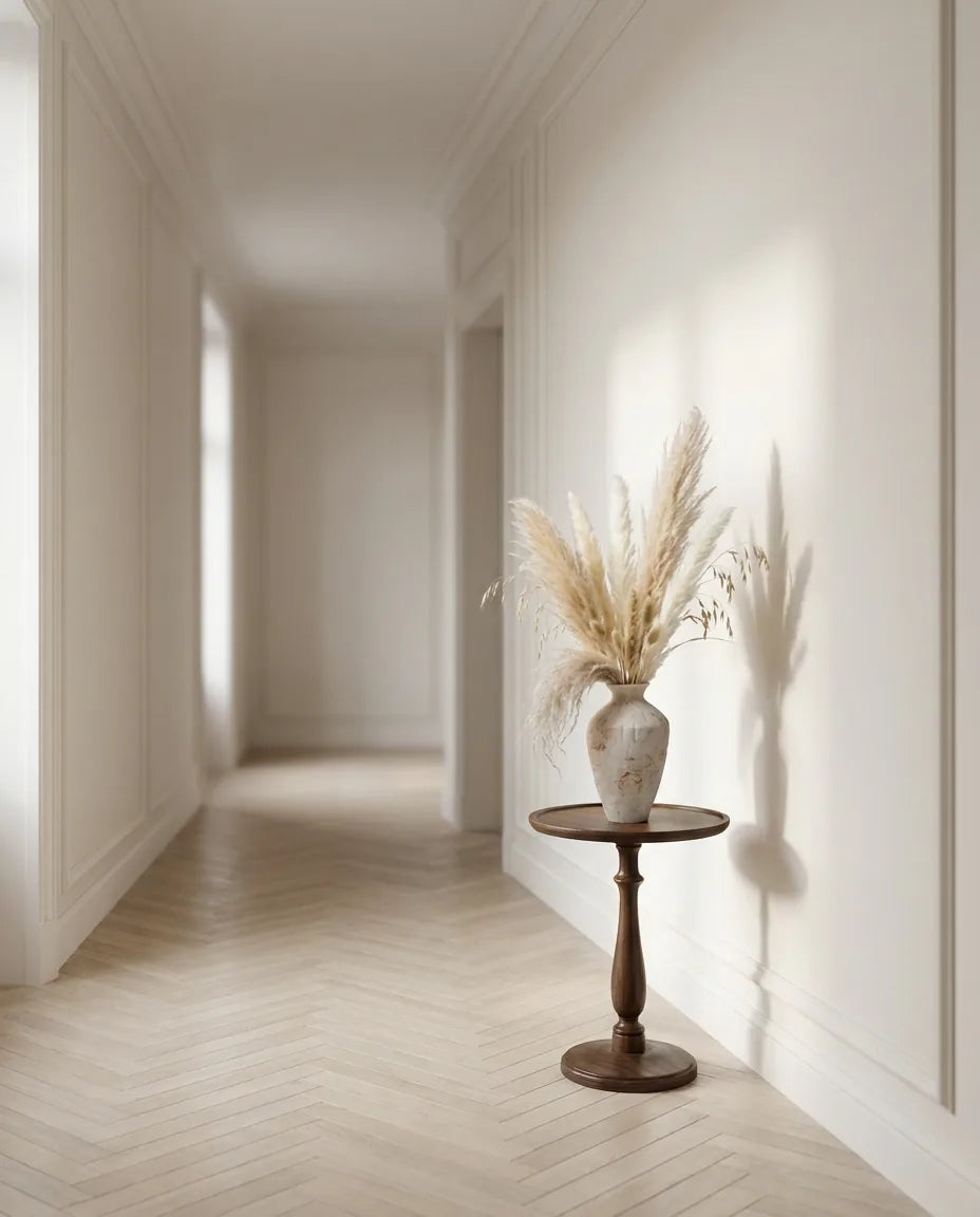 Fleurs artificielles beiges — Grande Pampa Bohème XL — dans un couloir