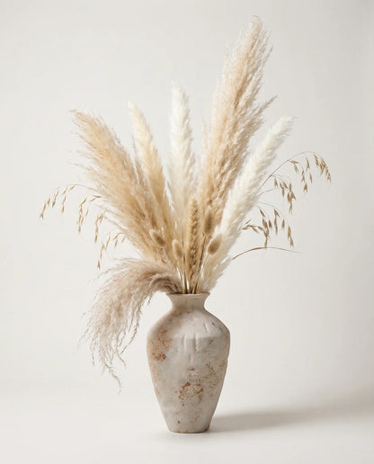 Vase terracotta patiné avec bouquet bohème beige et rose artificiel
