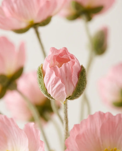 Détail des tiges duveteuses et des boutons du bouquet artificiel Islande Rose