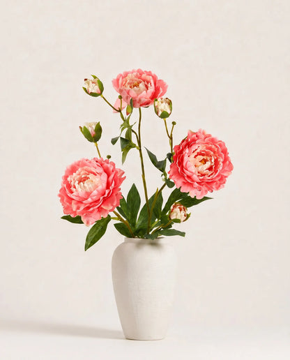 Bouquet artificiel de pivoines orange et rose pêche en gros plan