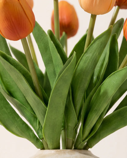 Détail des tiges et des feuilles du bouquet artificiel Abricotine