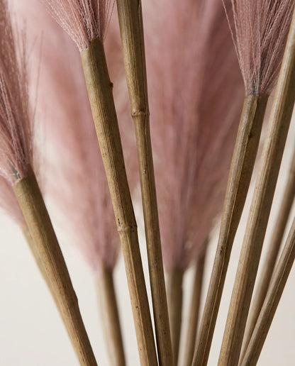 Détail du duvet rose poudré et des longues tiges du bouquet artificiel Barbe à Papa