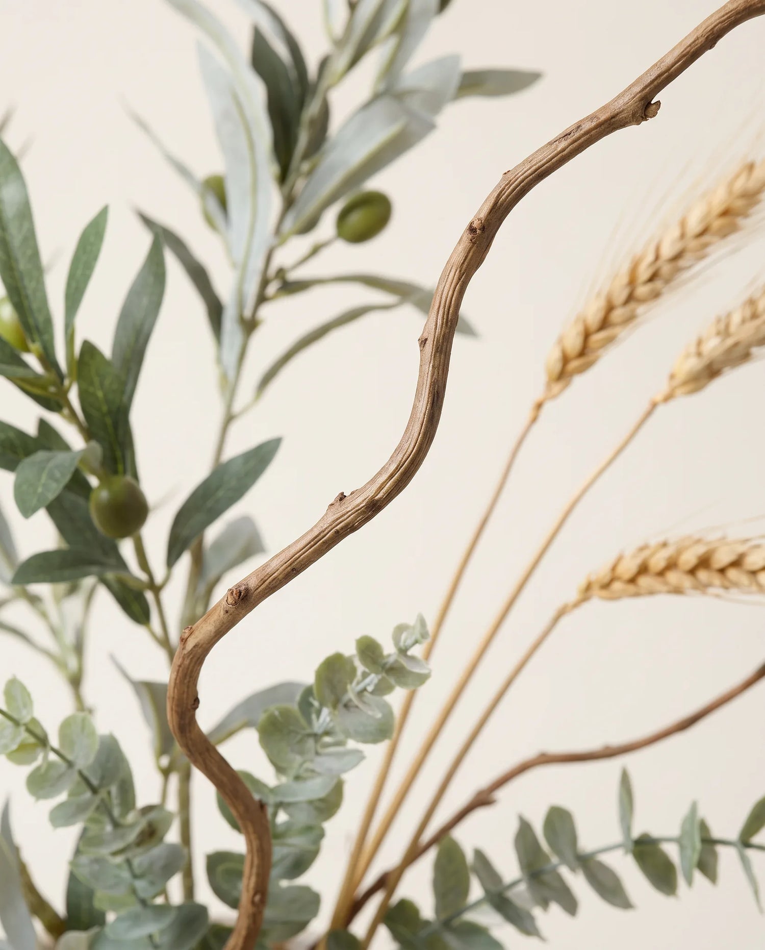 Gros plan sur le saule artificiel de « Oliveraie »