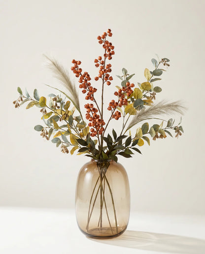 Feuillage artificiel de clochettes, eucalyptus et ruscus rouille et vert en gros plan