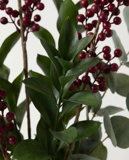 Gros plan sur le ruscus artificiel de « Sous-Bois »