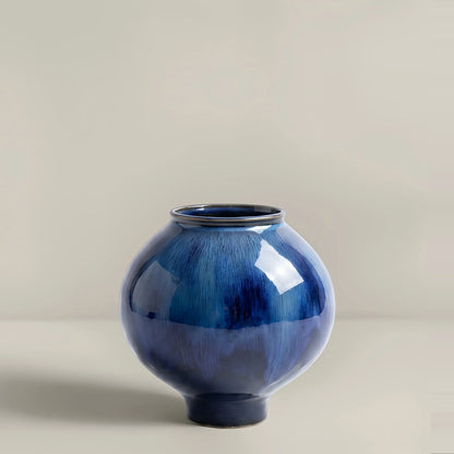 Vase céramique émaillé bleu nuit, boule H 22 cm