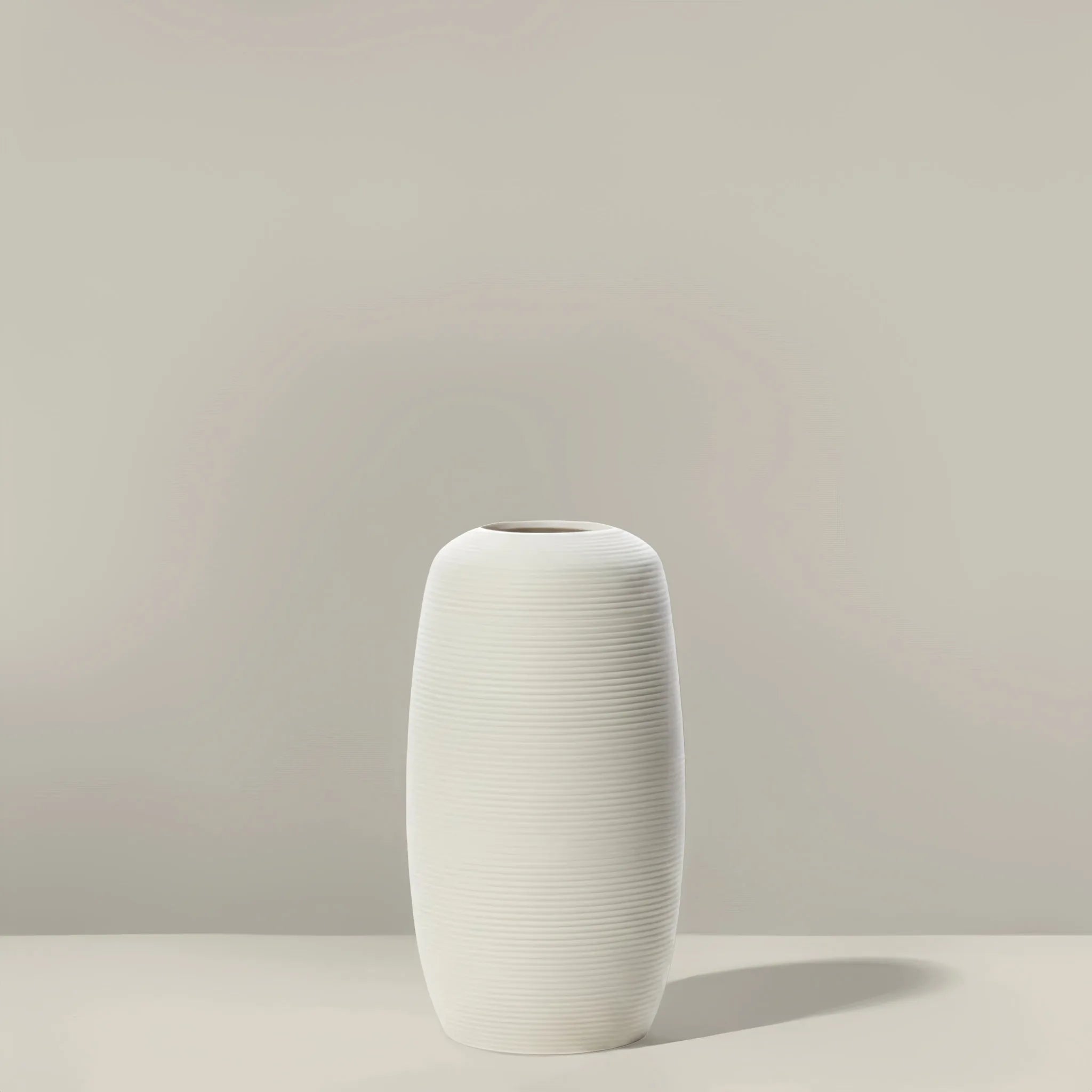 Vase céramique blanc crème strié, cylindre H 20 cm